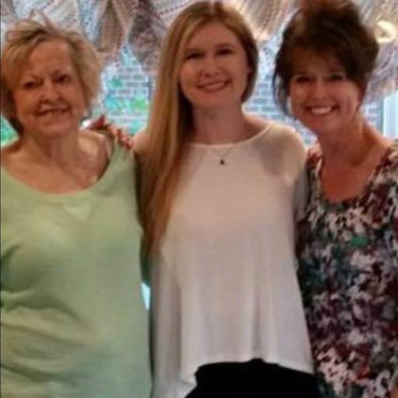 Meet your Posher, Lisa - Picture 3 of 7